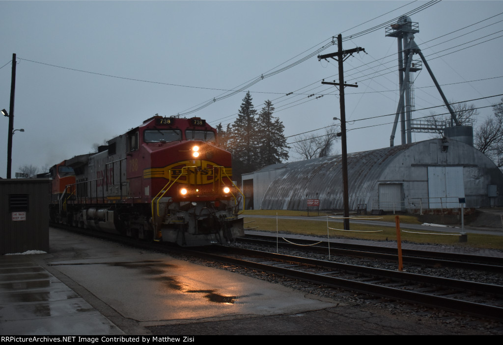 BNSF 738